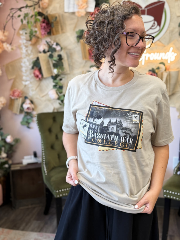 Rebecca Yarros: Camiseta unisex con postal de la cuarta ala Basgiath de edición limitada